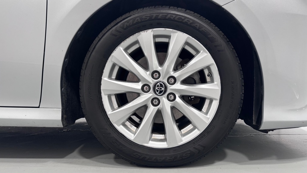 Photo 33 of this TOYOTA CAMRY LE