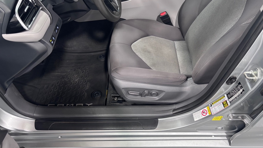 Photo 11 of this TOYOTA CAMRY LE