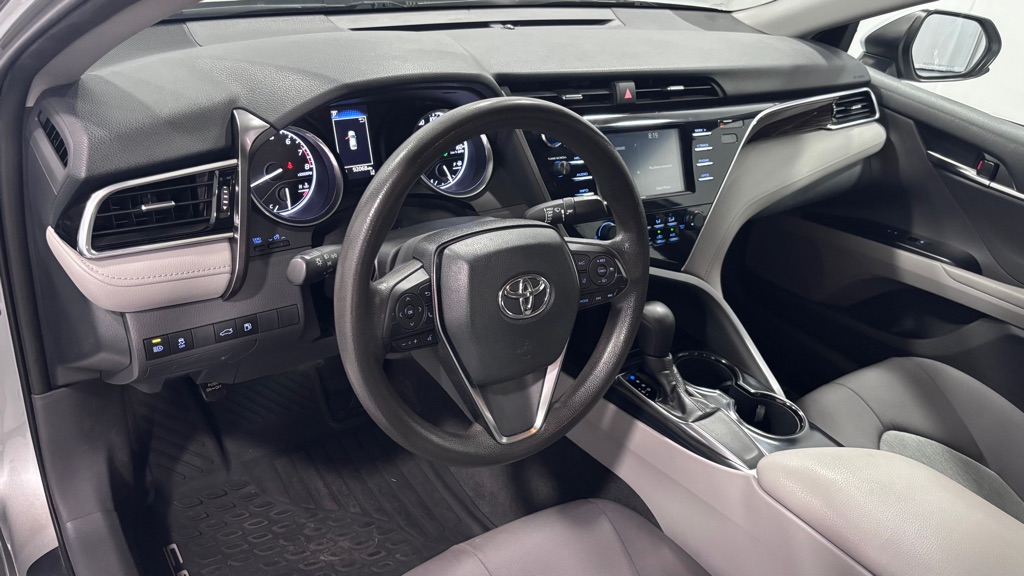 Photo 9 of this TOYOTA CAMRY LE