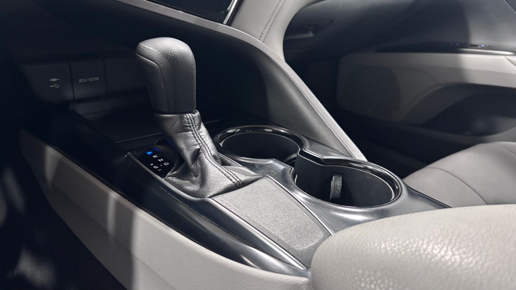Photo 16 of this TOYOTA CAMRY LE