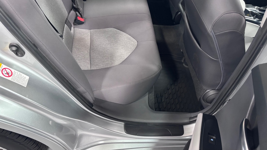 Photo 25 of this TOYOTA CAMRY LE