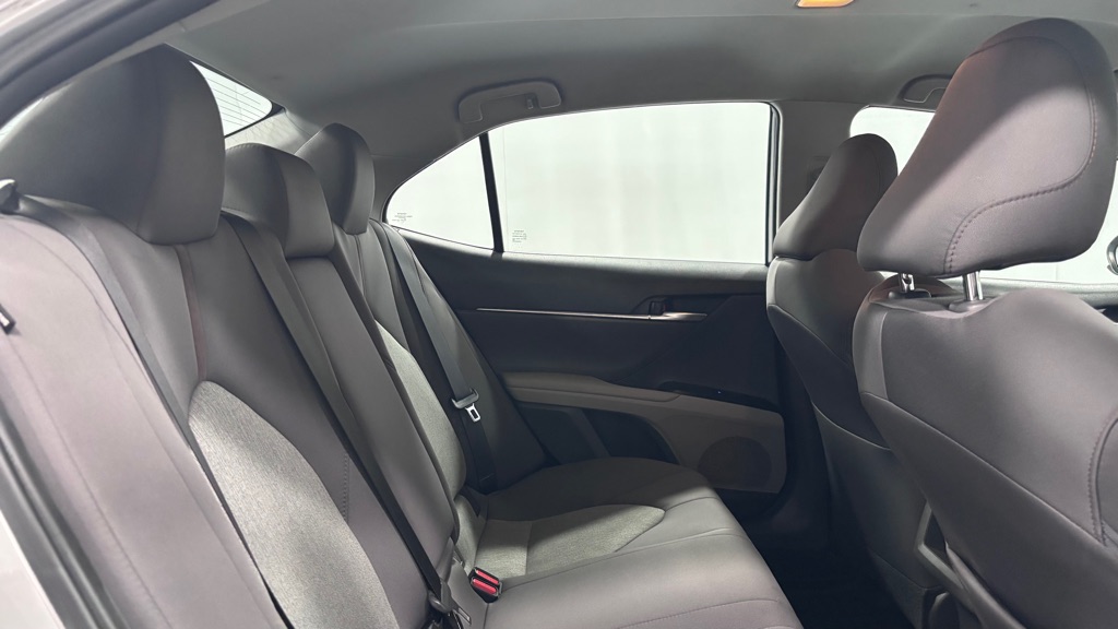 Photo 26 of this TOYOTA CAMRY LE