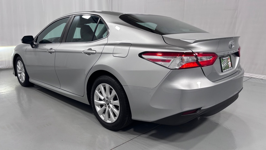 Photo 7 of this TOYOTA CAMRY LE