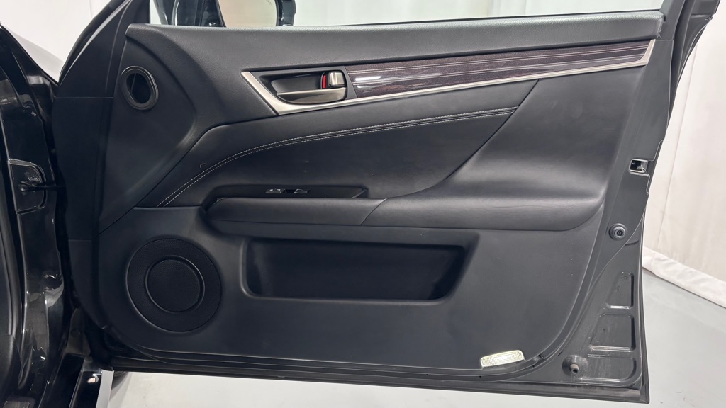 Photo 21 of this LEXUS GS 350 AWD