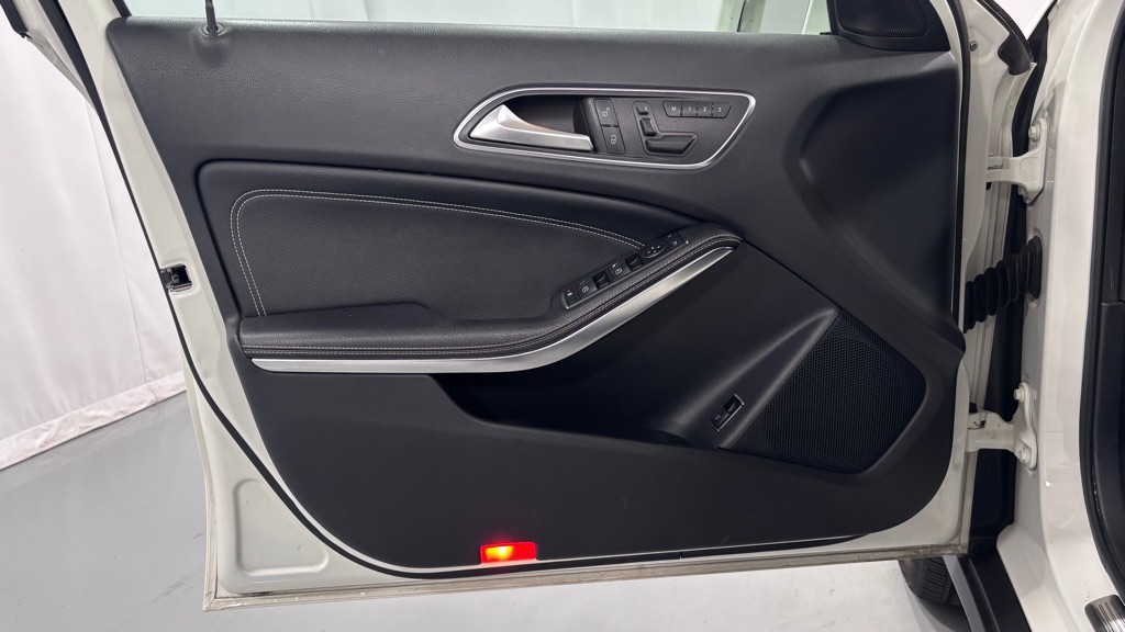 Photo 16 of this MERCEDES-BENZ GLA 250 4MATIC