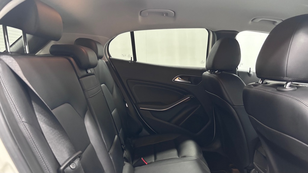 Photo 25 of this MERCEDES-BENZ GLA 250 4MATIC