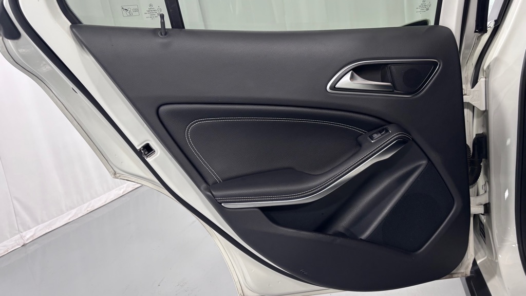 Photo 23 of this MERCEDES-BENZ GLA 250 4MATIC