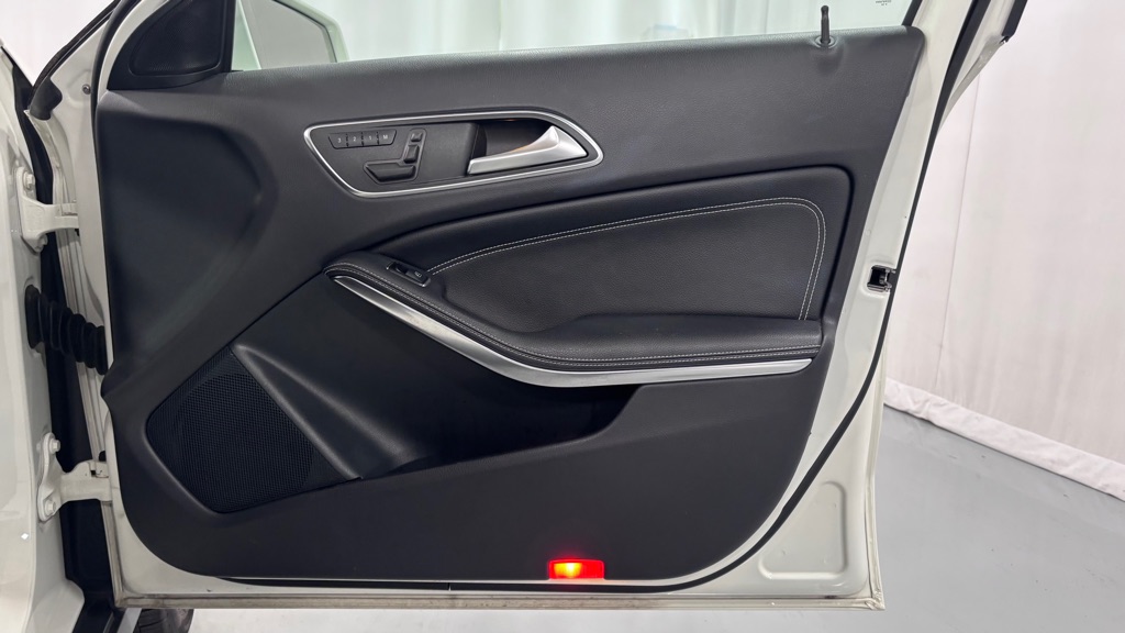Photo 20 of this MERCEDES-BENZ GLA 250 4MATIC
