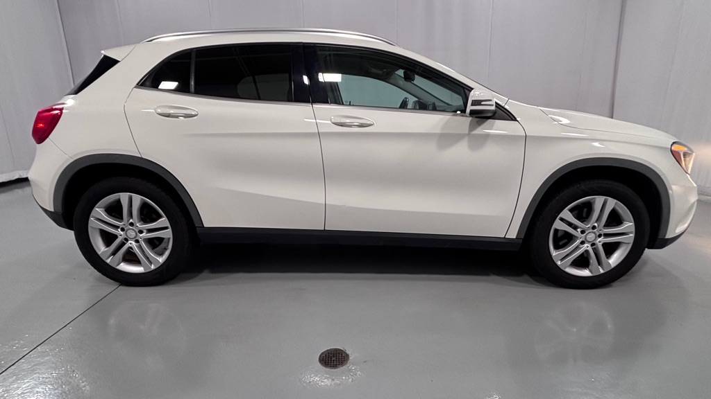 Photo 4 of this MERCEDES-BENZ GLA 250 4MATIC