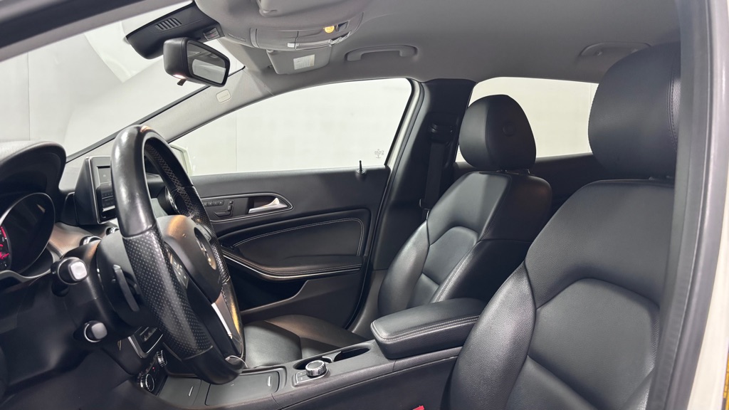 Photo 12 of this MERCEDES-BENZ GLA 250 4MATIC
