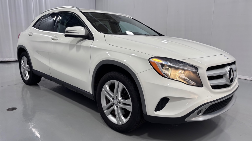 Photo 3 of this MERCEDES-BENZ GLA 250 4MATIC