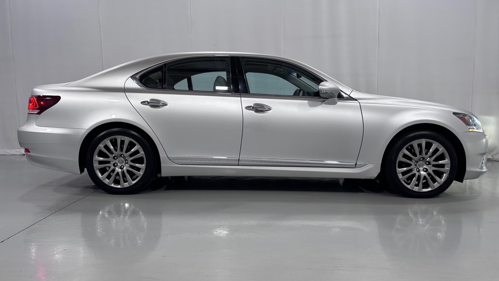 Photo 4 of this LEXUS LS 460 ULTR LUX