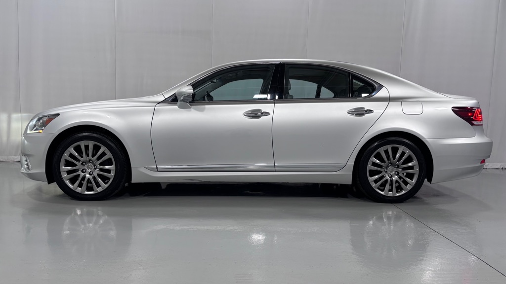 Photo 8 of this LEXUS LS 460 ULTR LUX