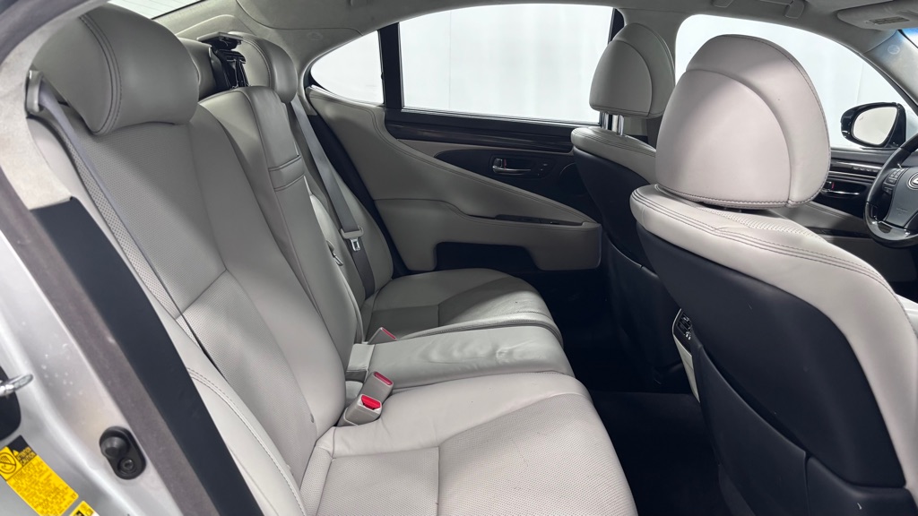 Photo 26 of this LEXUS LS 460 ULTR LUX