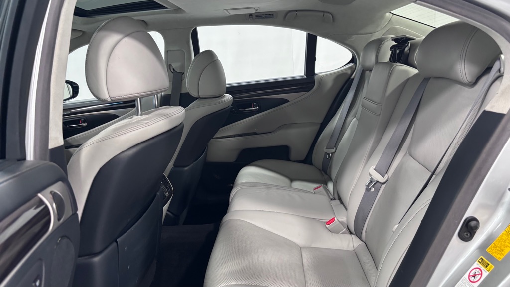 Photo 23 of this LEXUS LS 460 ULTR LUX