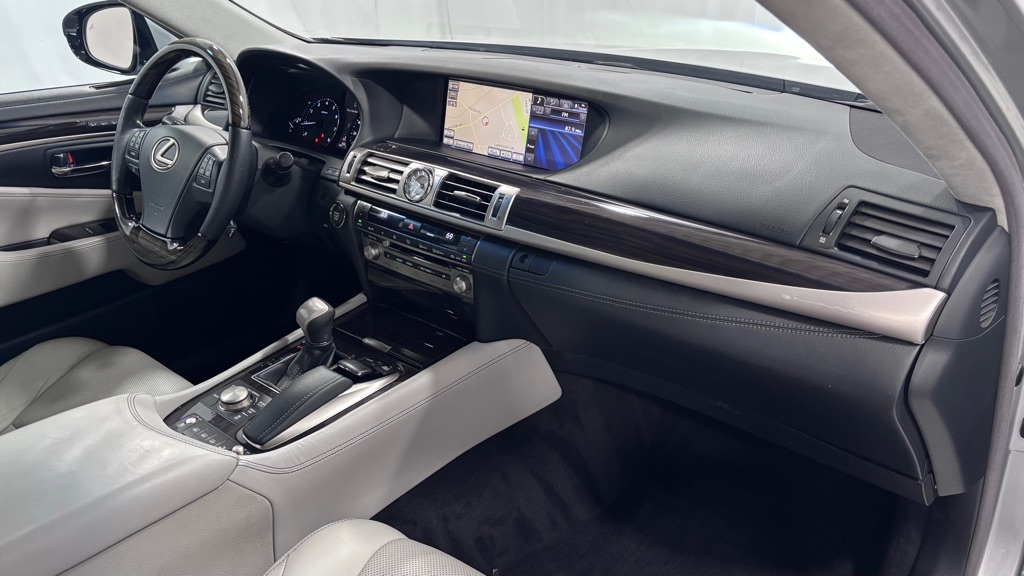 Photo 18 of this LEXUS LS 460 ULTR LUX