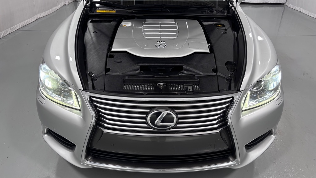 Photo 30 of this LEXUS LS 460 ULTR LUX