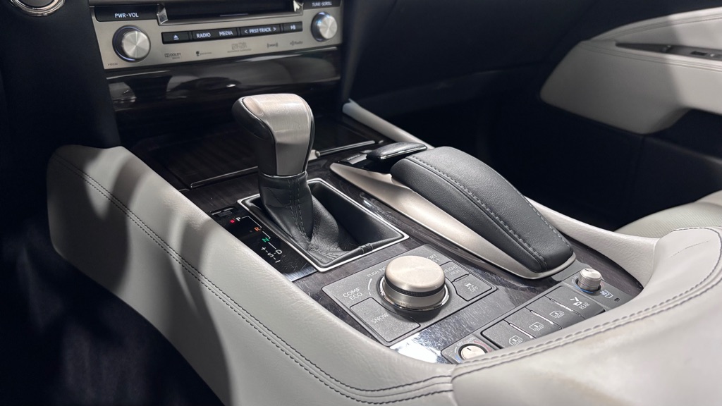 Photo 16 of this LEXUS LS 460 ULTR LUX