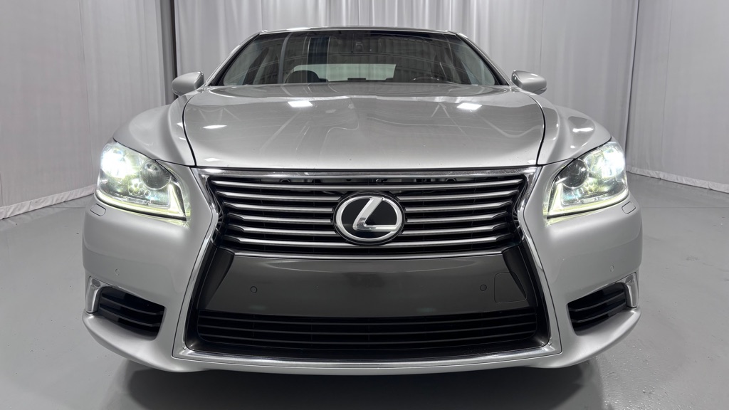 Photo 2 of this LEXUS LS 460 ULTR LUX
