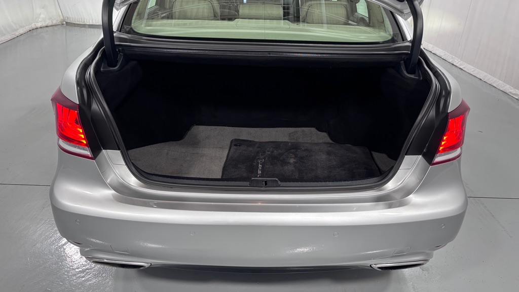 Photo 29 of this LEXUS LS 460 ULTR LUX