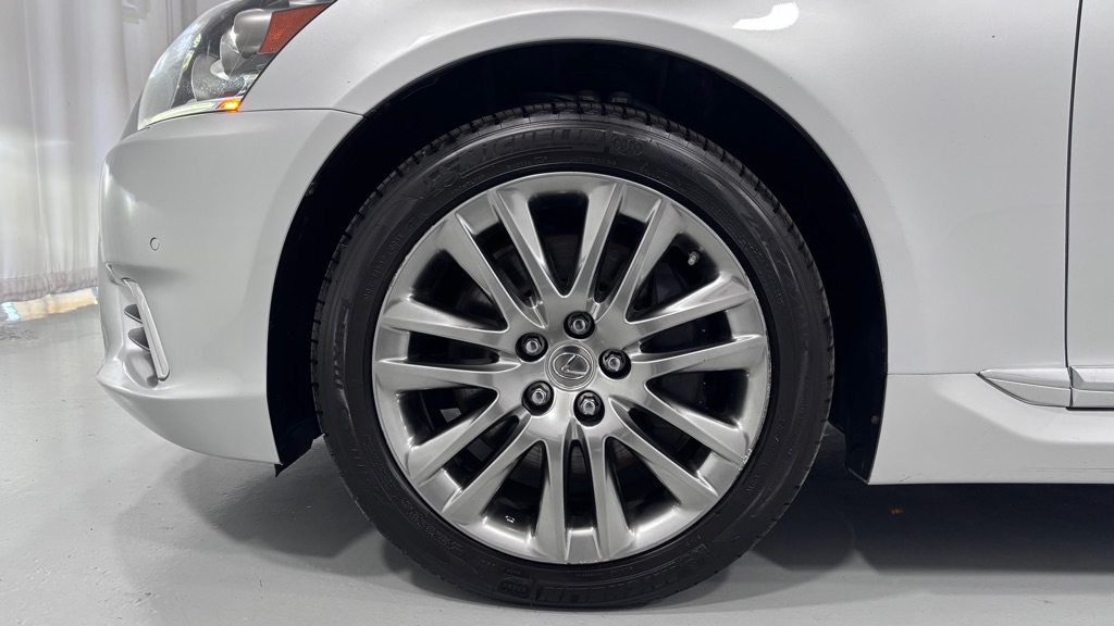 Photo 31 of this LEXUS LS 460 ULTR LUX