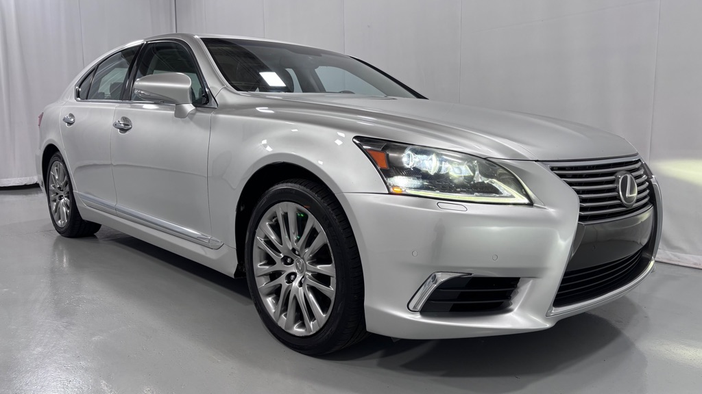 Photo 3 of this LEXUS LS 460 ULTR LUX