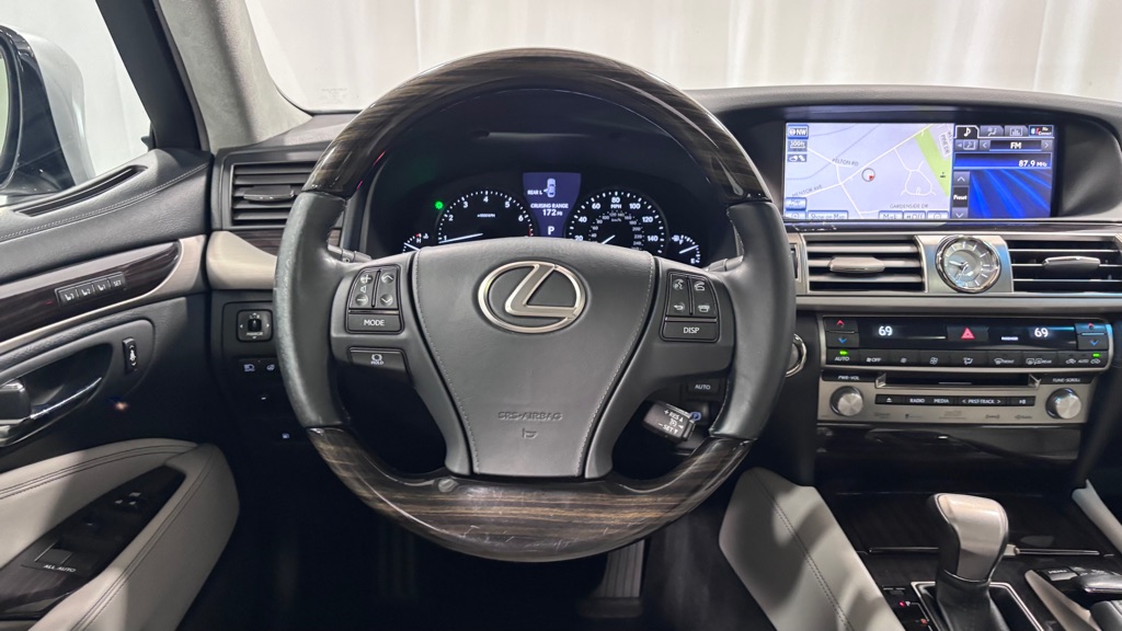 Photo 13 of this LEXUS LS 460 ULTR LUX