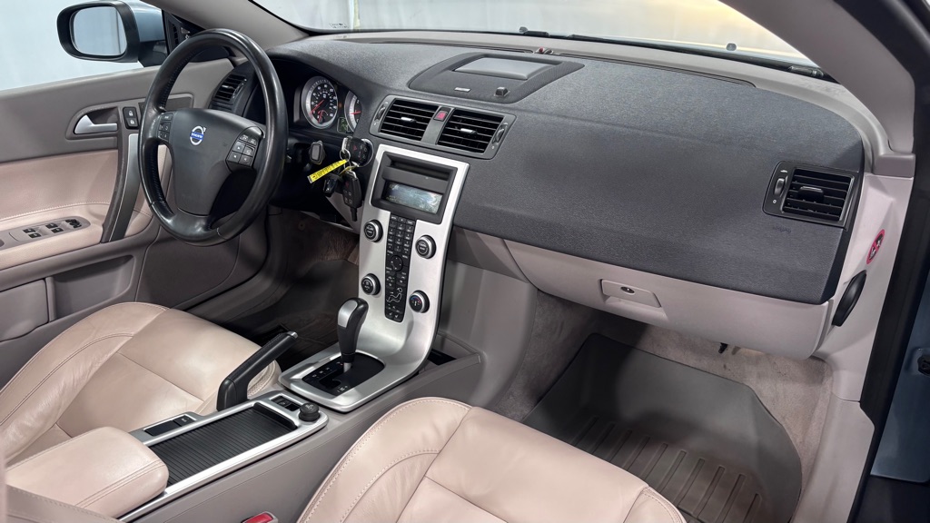 Photo 26 of this VOLVO C70 T5