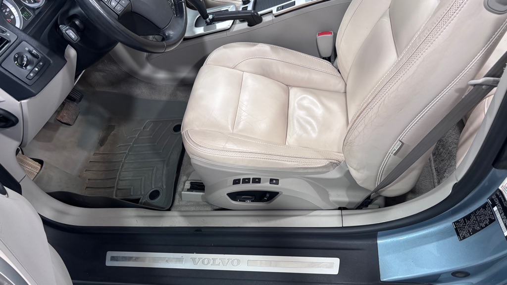 Photo 19 of this VOLVO C70 T5