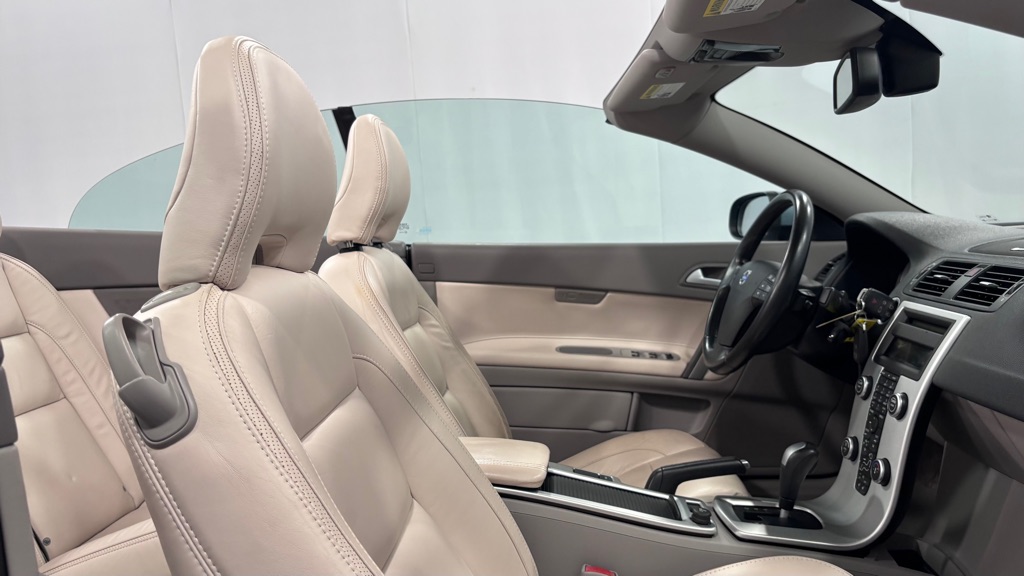 Photo 28 of this VOLVO C70 T5