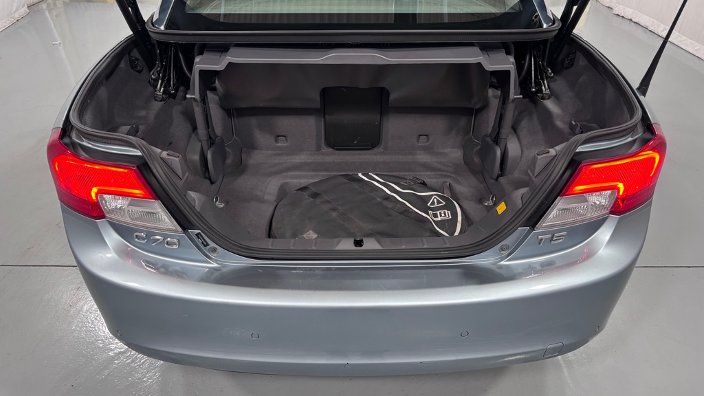 Photo 34 of this VOLVO C70 T5