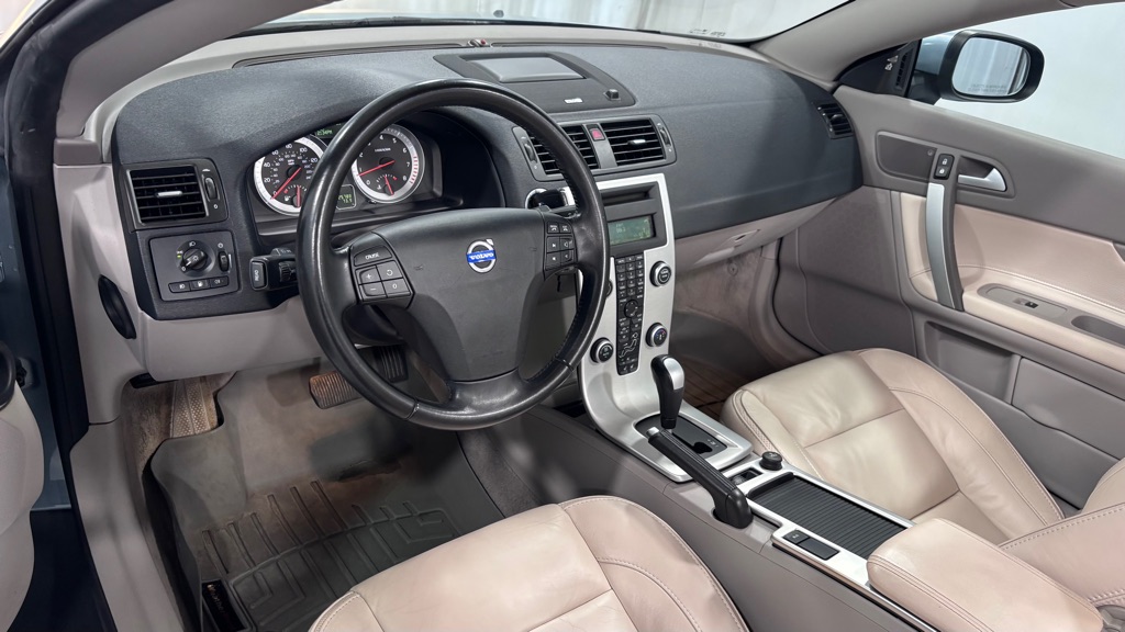 Photo 17 of this VOLVO C70 T5