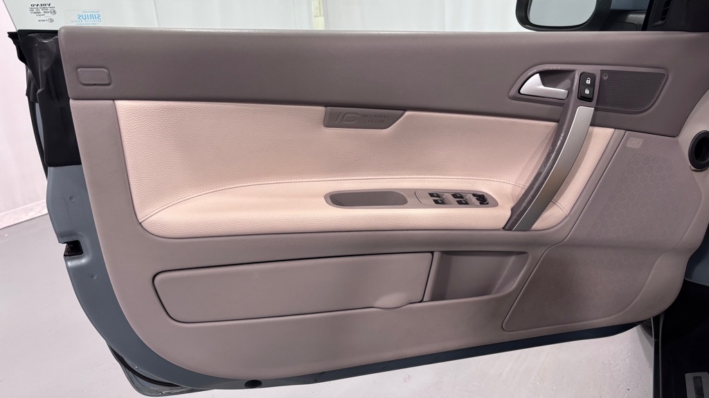 Photo 25 of this VOLVO C70 T5