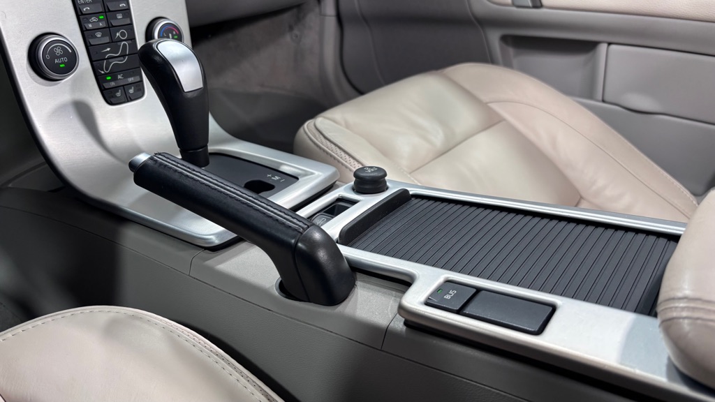Photo 24 of this VOLVO C70 T5