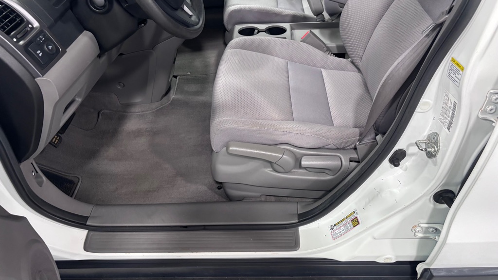 Photo 11 of this HONDA CR-V LX