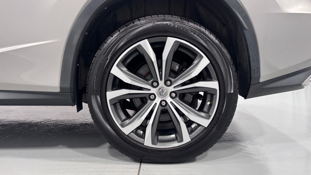 Photo 32 of this LEXUS RX 350