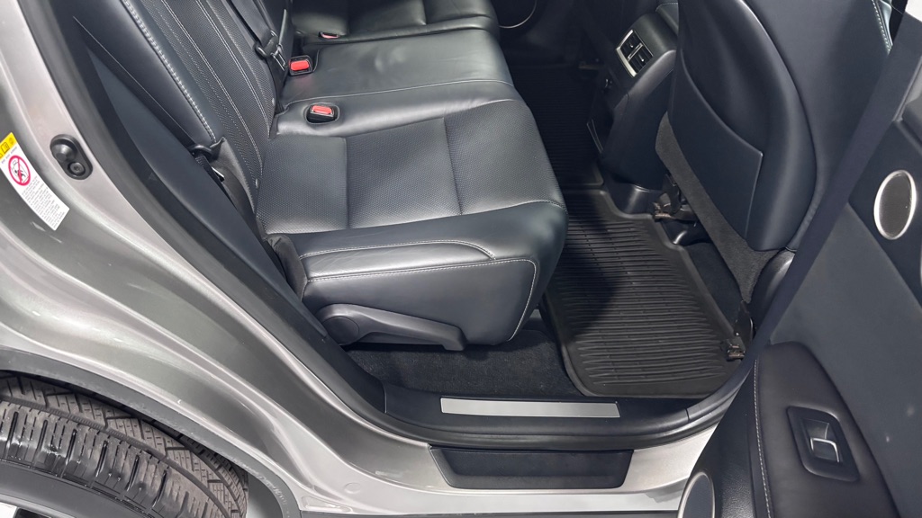 Photo 25 of this LEXUS RX 350
