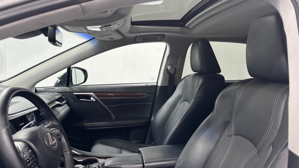Photo 12 of this LEXUS RX 350