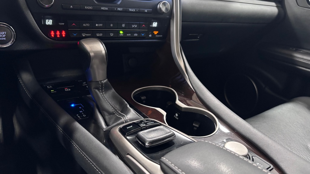 Photo 16 of this LEXUS RX 350