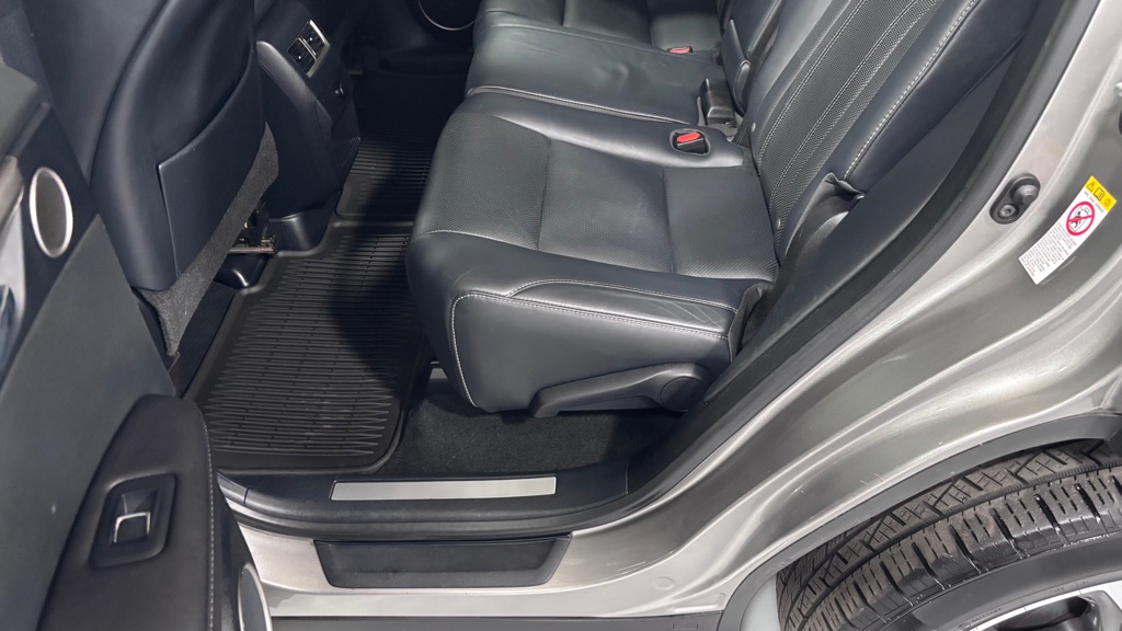 Photo 22 of this LEXUS RX 350