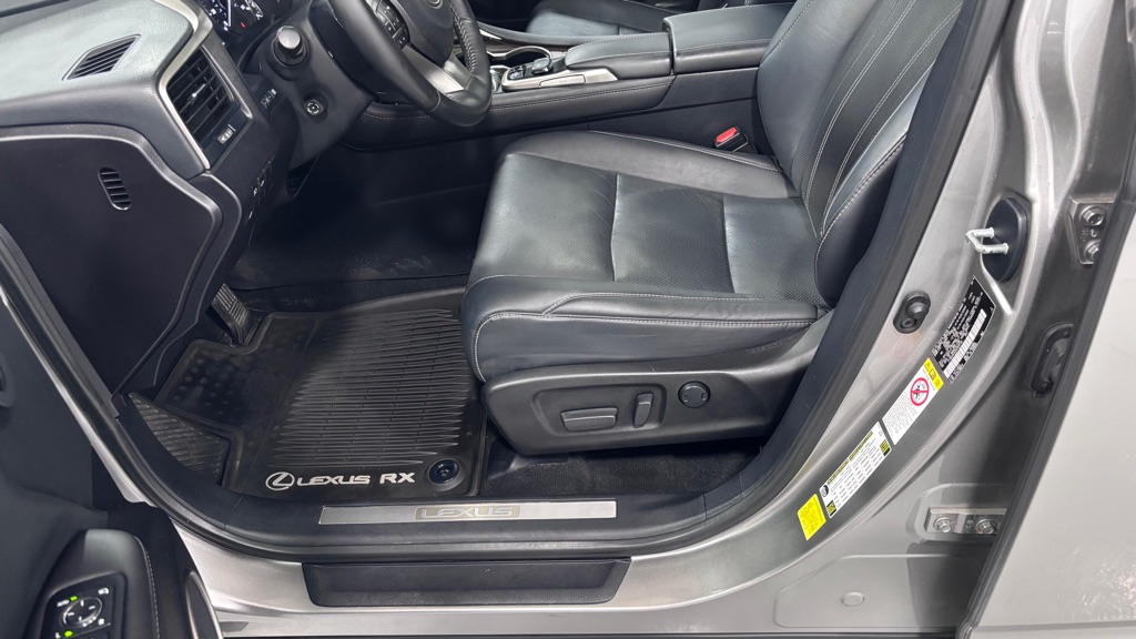 Photo 11 of this LEXUS RX 350