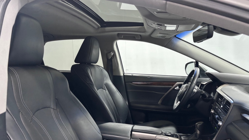 Photo 20 of this LEXUS RX 350