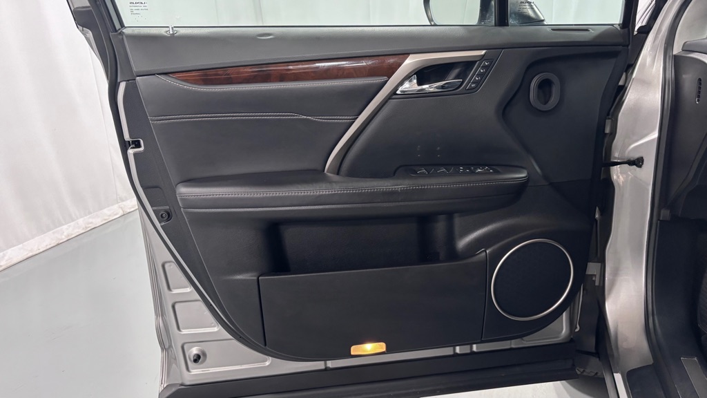 Photo 17 of this LEXUS RX 350