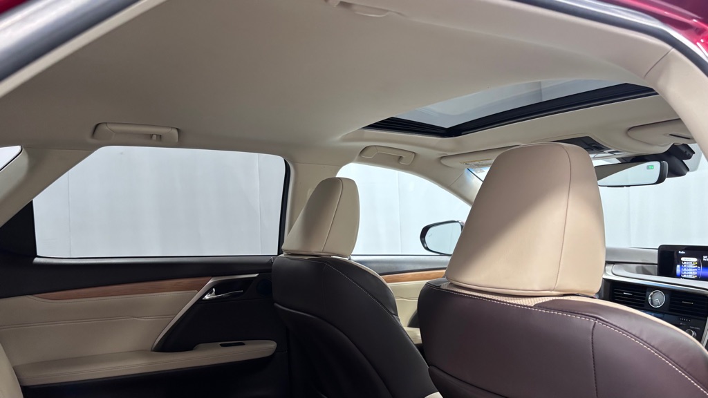 Photo 27 of this LEXUS RX 350 L