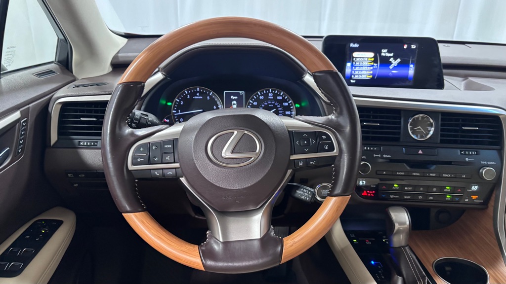 Photo 13 of this LEXUS RX 350 L