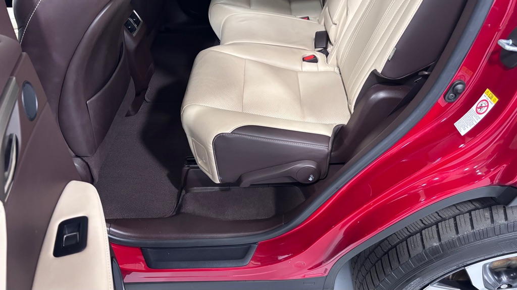 Photo 22 of this LEXUS RX 350 L