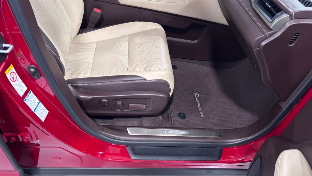 Photo 19 of this LEXUS RX 350 L