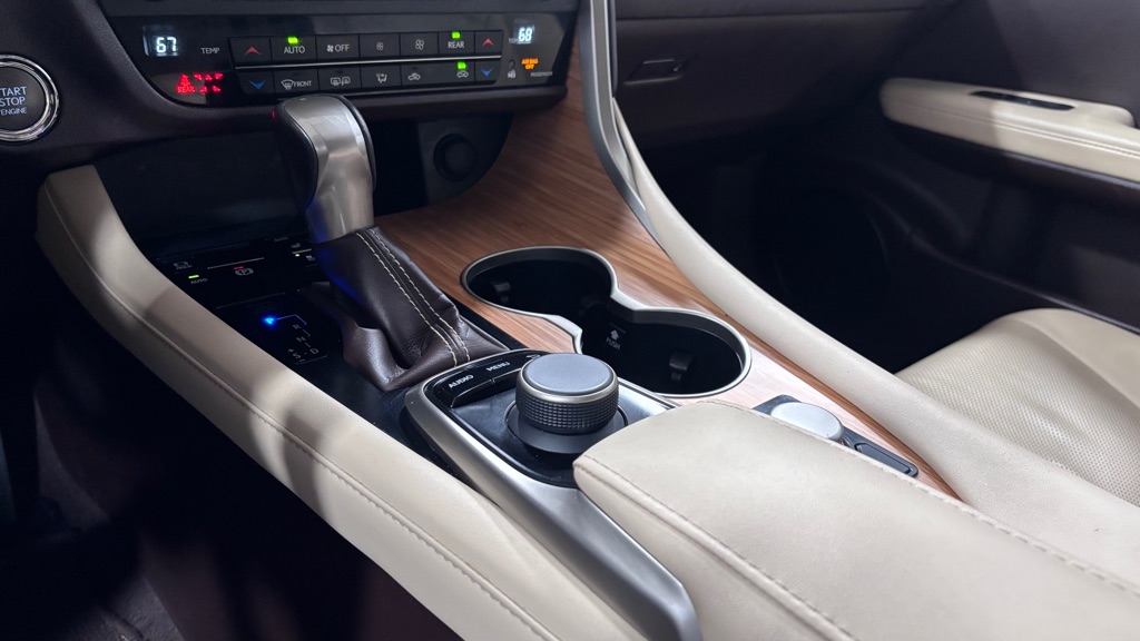 Photo 16 of this LEXUS RX 350 L