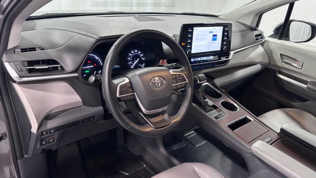 Photo 9 of this TOYOTA SIENNA XLE 7PAS