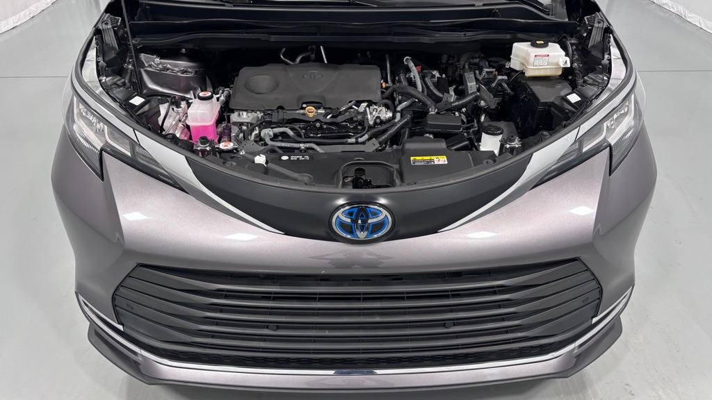 Photo 28 of this TOYOTA SIENNA XLE 7PAS